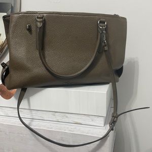 COACH DESIGNER BAG w/ turn in lock detailing
